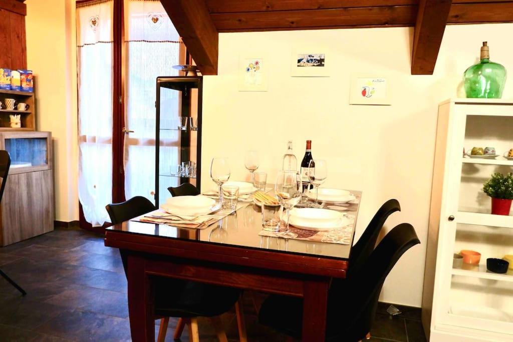 Attico Nel Cuore Delle Langhe - Free Parking Wi-Fi E Ac Alba  Buitenkant foto
